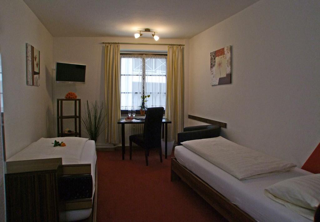 Hotel Beller Кенцінґен Екстер'єр фото